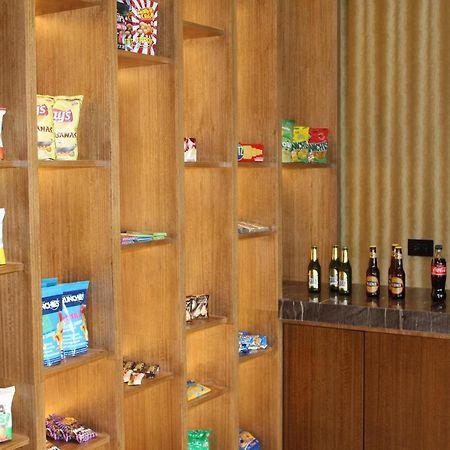 Holiday Inn - Quito Airport By Ihg Табабела Екстериор снимка A typical vending machine in a Japanese hotel