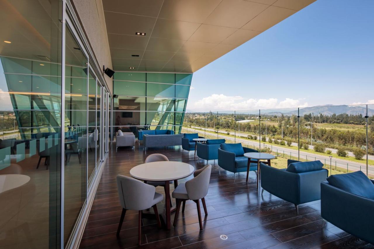 Holiday Inn - Quito Airport By Ihg Табабела Екстериор снимка The VIP Lounge at Santiago International Airport