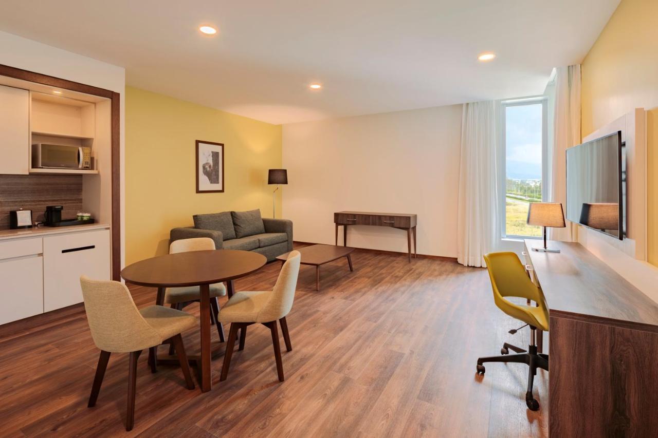 Holiday Inn - Quito Airport By Ihg Табабела Екстериор снимка A typical suite at the new hotel