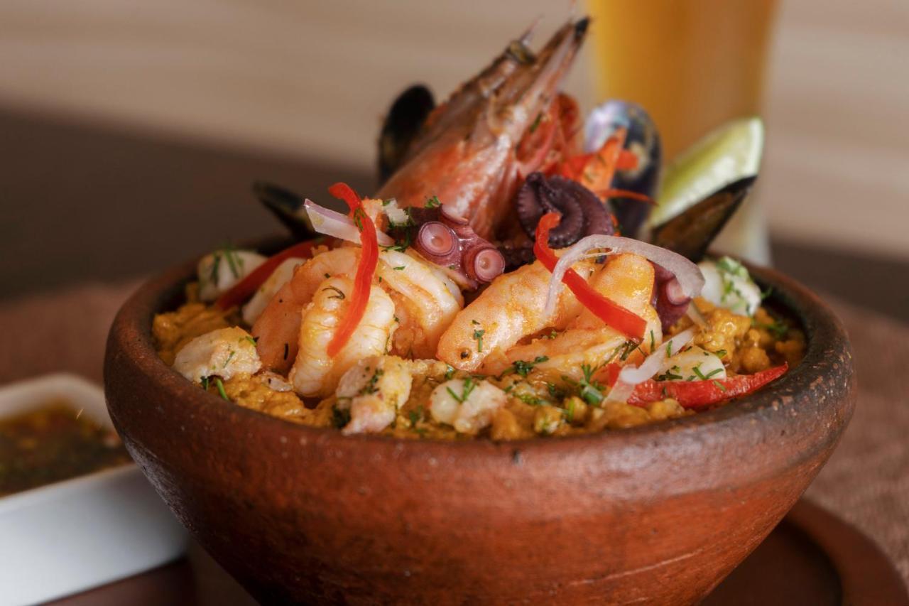 Holiday Inn - Quito Airport By Ihg Табабела Екстериор снимка Seafood paella